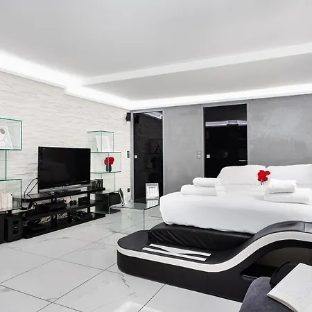 Luxury Loft In Center Next To Metro